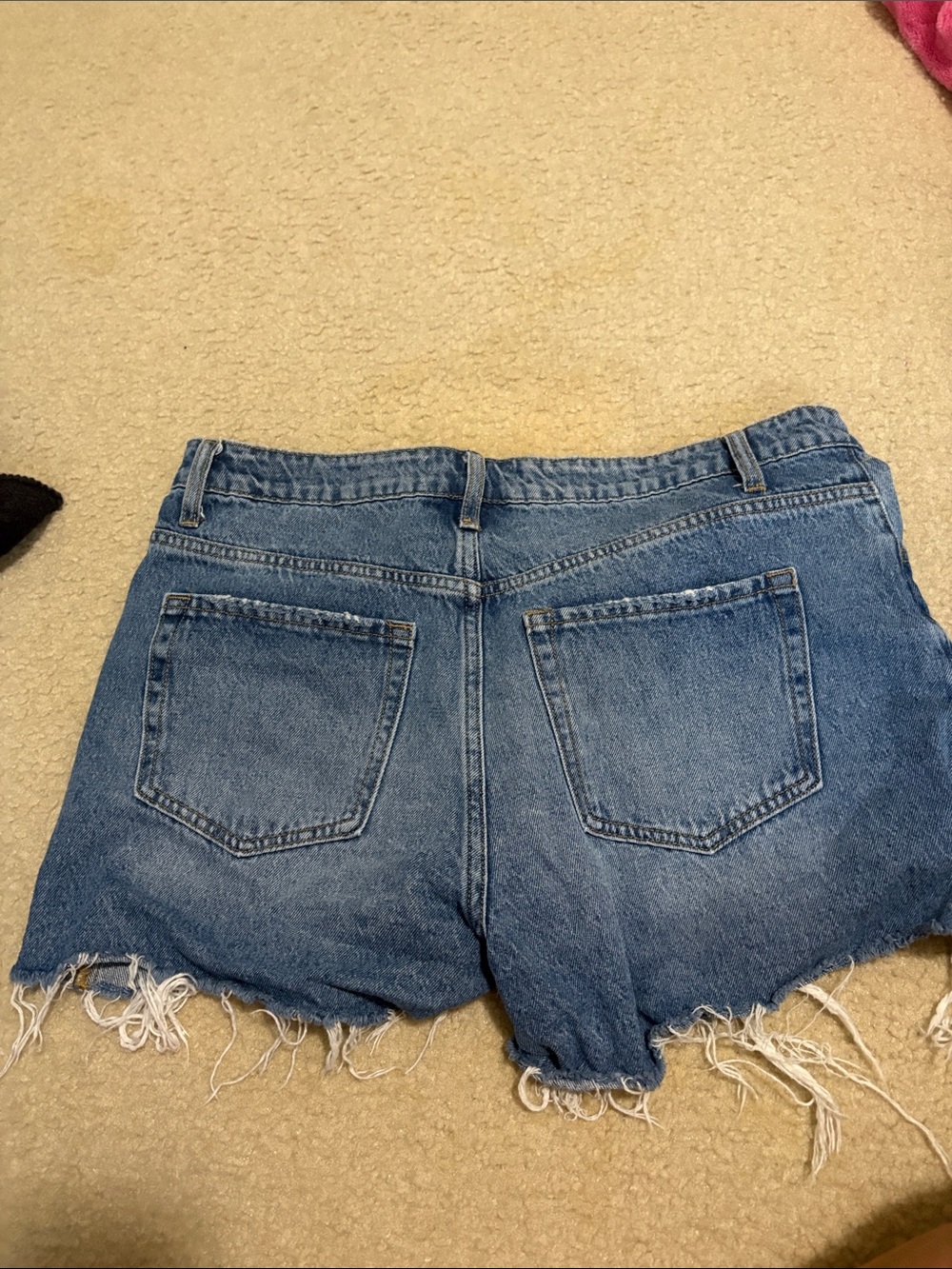 Frayed Hem High-Rise Jean Shorts in Blue - Picture 3 of 3